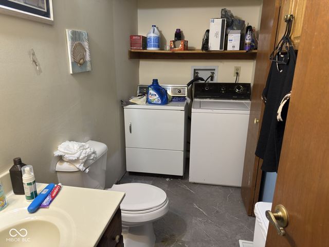 2017 Ticen Court, Beech Grove, IN 46107