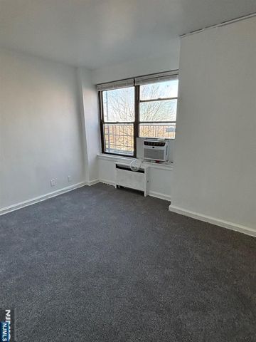 3091 Edwin 5D, Fort Lee, NJ 07024