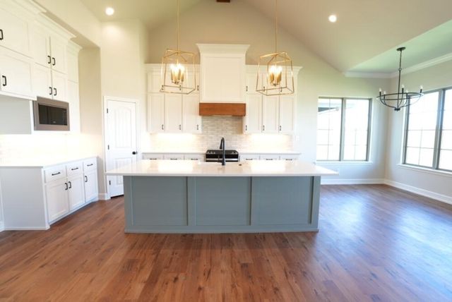 1110 N 6th Street, Wolfforth, TX 79382