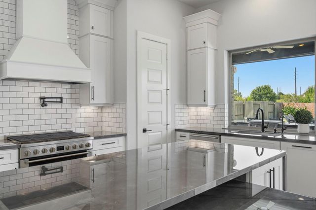 9907 Regal Bend Drive, Missouri City, TX 77459