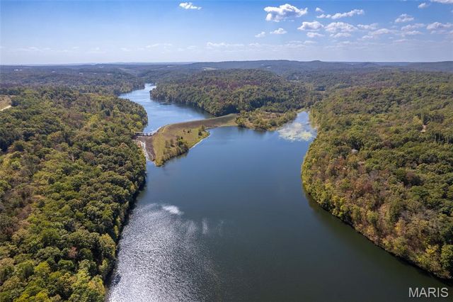 13447 Apache Point Dr, Ste Genevieve, MO 63670