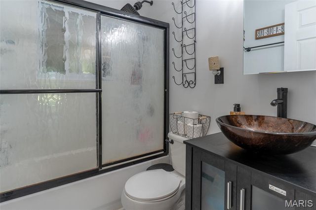 13447 Apache Point Dr, Ste Genevieve, MO 63670