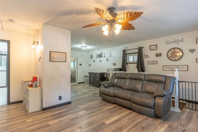 13447 Apache Point Dr, Ste Genevieve, MO 63670