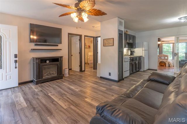 13447 Apache Point Dr, Ste Genevieve, MO 63670