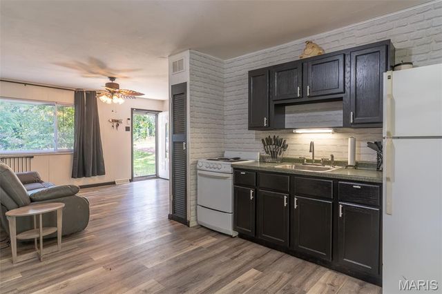 13447 Apache Point Dr, Ste Genevieve, MO 63670