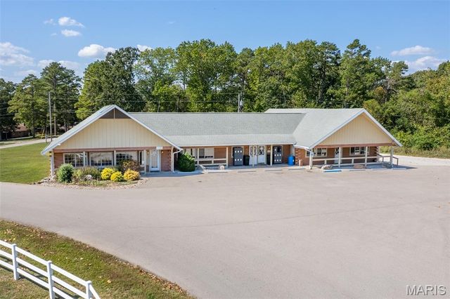 13447 Apache Point Dr, Ste Genevieve, MO 63670