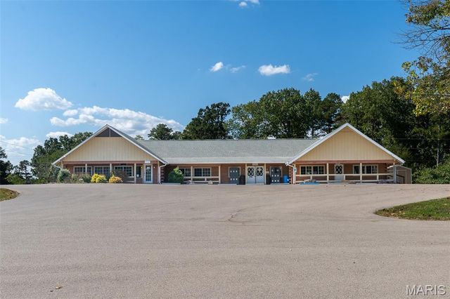 13447 Apache Point Dr, Ste Genevieve, MO 63670