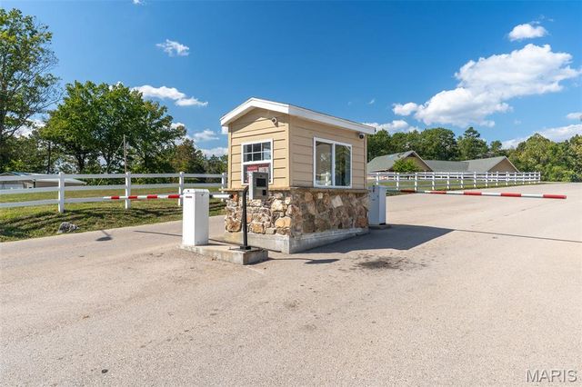 13447 Apache Point Dr, Ste Genevieve, MO 63670