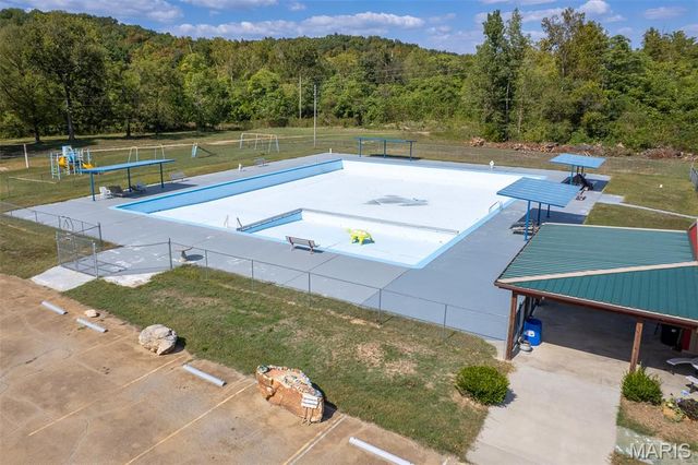 13447 Apache Point Dr, Ste Genevieve, MO 63670