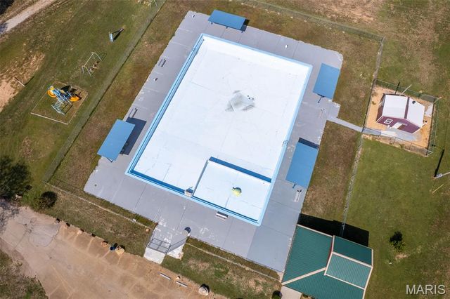 13447 Apache Point Dr, Ste Genevieve, MO 63670