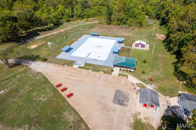 13447 Apache Point Dr, Ste Genevieve, MO 63670