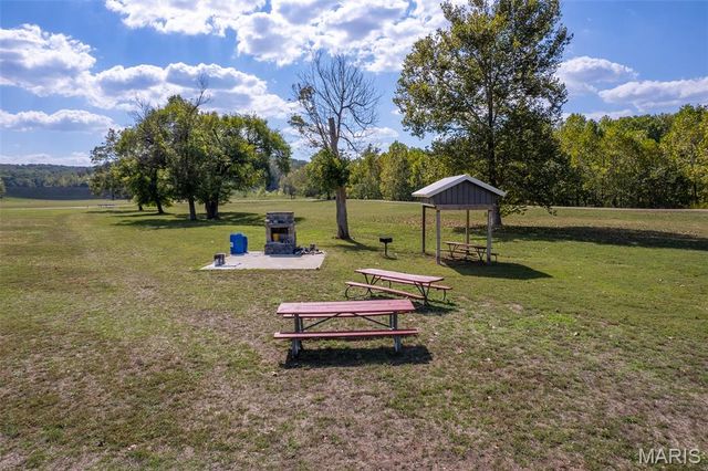 13447 Apache Point Dr, Ste Genevieve, MO 63670