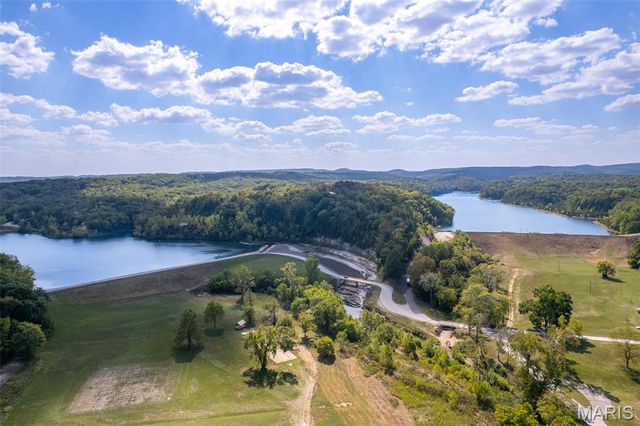 13447 Apache Point Dr, Ste Genevieve, MO 63670