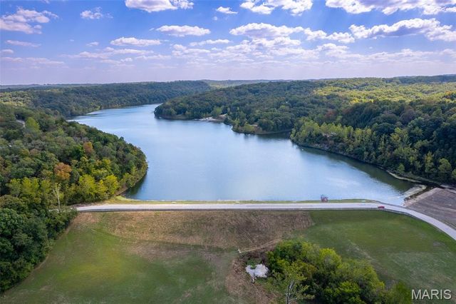 13447 Apache Point Dr, Ste Genevieve, MO 63670