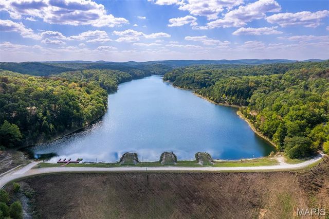 13447 Apache Point Dr, Ste Genevieve, MO 63670