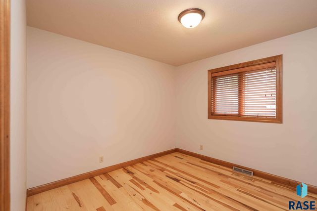 1008 W Batcheller Ln Lane, Sioux Falls, SD 57105