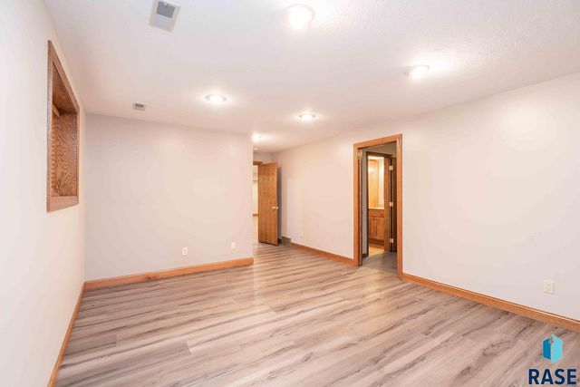 1008 W Batcheller Ln Lane, Sioux Falls, SD 57105