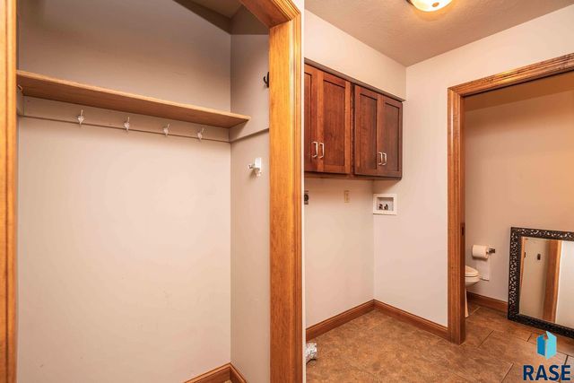 1008 W Batcheller Ln Lane, Sioux Falls, SD 57105