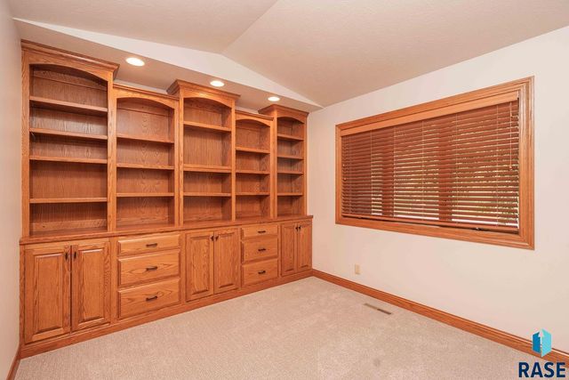 1008 W Batcheller Ln Lane, Sioux Falls, SD 57105