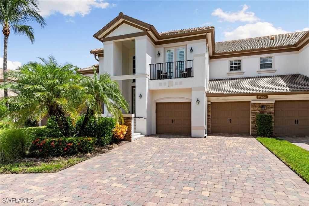 8085 Players Cove DR 201, Naples, FL 34113