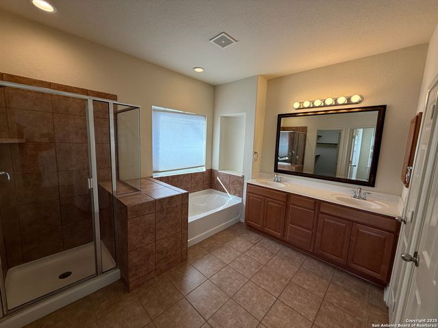 10226 N Homburg Ranch, Helotes, TX 78023