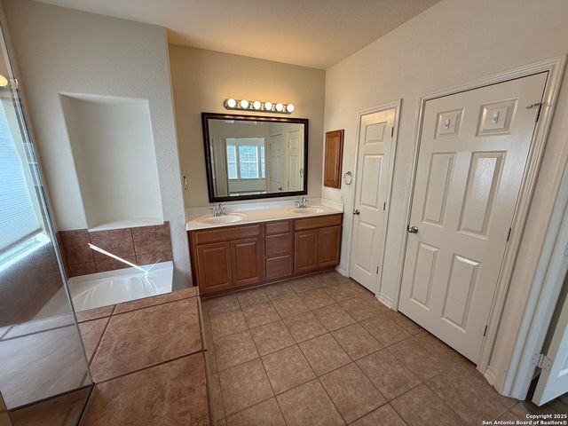 10226 N Homburg Ranch, Helotes, TX 78023