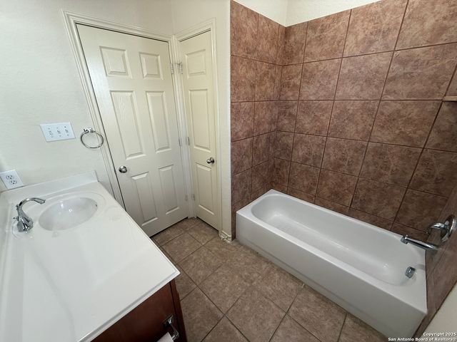 10226 N Homburg Ranch, Helotes, TX 78023