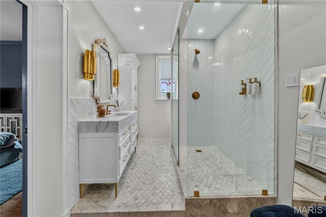 5290 Waterman 2E, St Louis, MO 63108