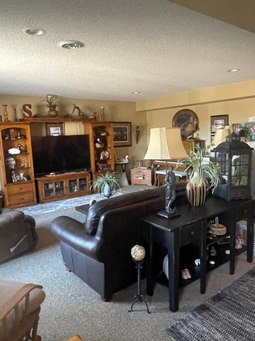 112 32nd Avenue NE, Willmar, MN 56201