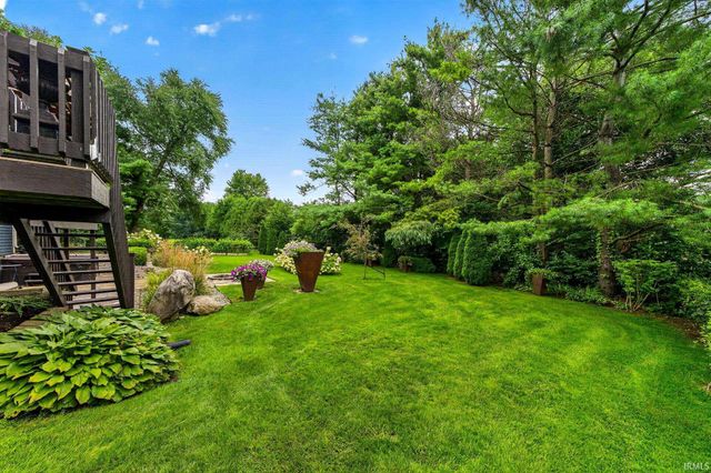 51870 Lake Knoll Court, Granger, IN 46530