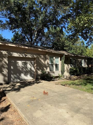 1309 N Erie Avenue, Russellville, AR 72801