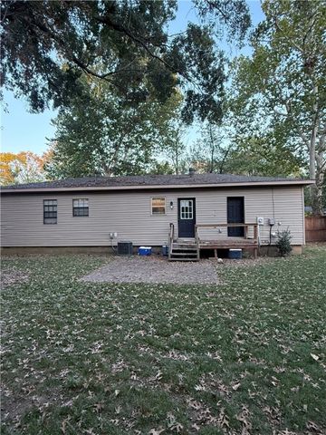 1309 N Erie Avenue, Russellville, AR 72801