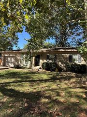 1309 N Erie Avenue, Russellville, AR 72801