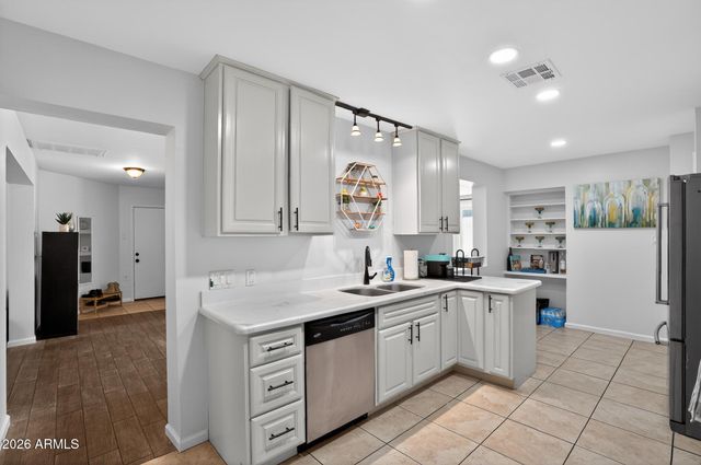 1749 E MEDLOCK Drive, Phoenix, AZ 85016