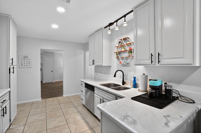 1749 E MEDLOCK Drive, Phoenix, AZ 85016