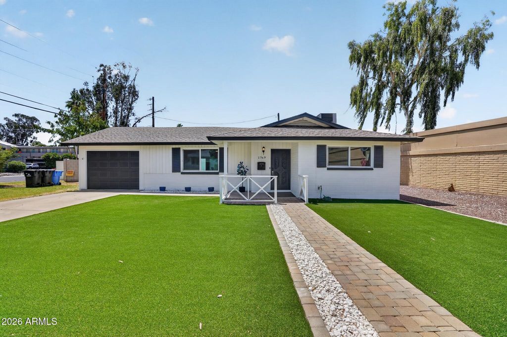 1749 E MEDLOCK Drive, Phoenix, AZ 85016