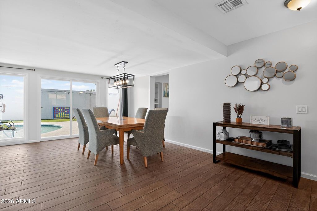 Image 12 of property listing at 1749 E MEDLOCK Drive, Phoenix, AZ 85016