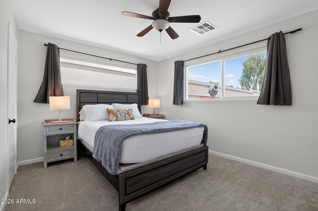 Image 19 of property listing at 1749 E MEDLOCK Drive, Phoenix, AZ 85016