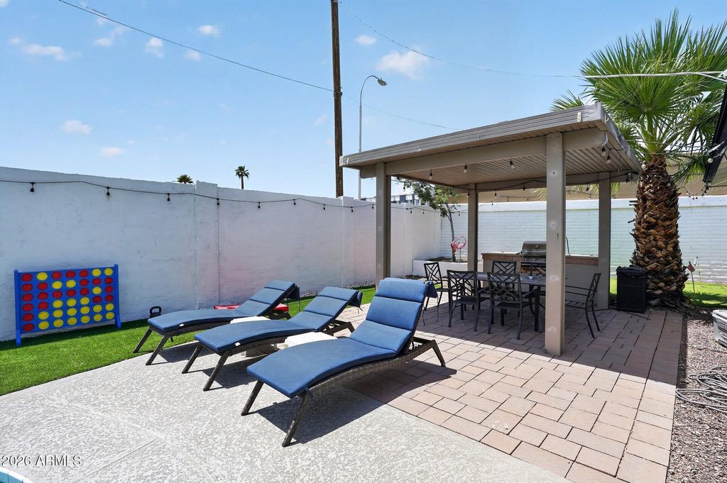 Image 29 of property listing at 1749 E MEDLOCK Drive, Phoenix, AZ 85016