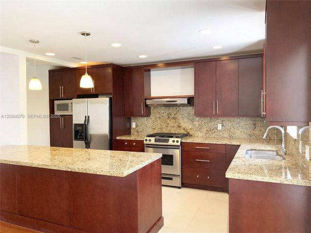 7750 Noremac Ave, Miami Beach, FL 33141