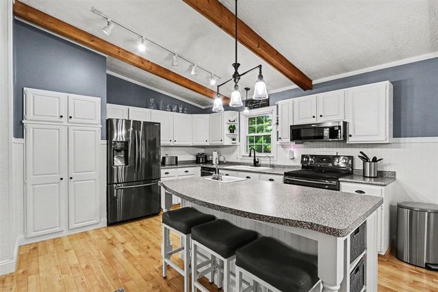 8275 Valleywood Lane, Portage, MI 49024