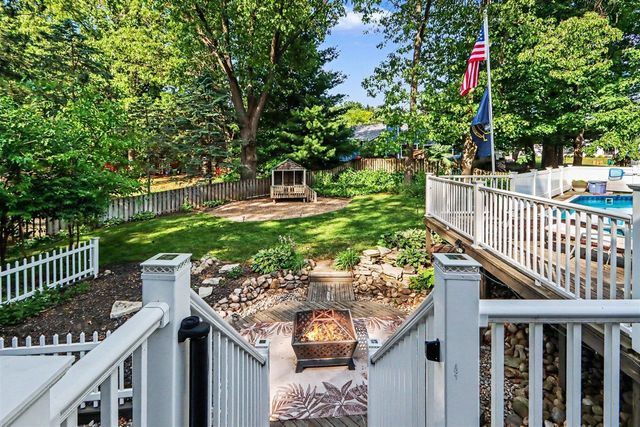 8275 Valleywood Lane, Portage, MI 49024