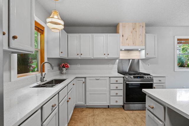 3000 Devon Lane, Mound, MN 55364