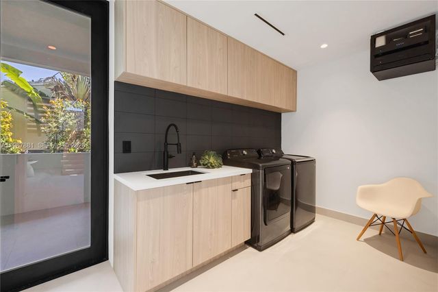 769 NE 72nd Ter, Miami, FL 33138