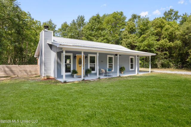 721 Nicholson Avenue, Waveland, MS 39576