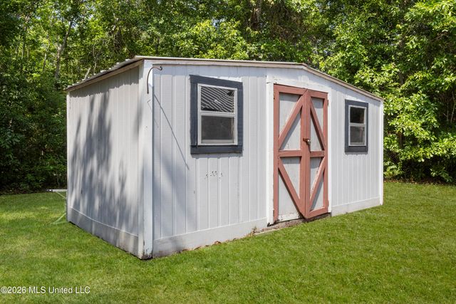 721 Nicholson Avenue, Waveland, MS 39576