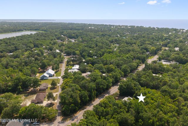 721 Nicholson Avenue, Waveland, MS 39576