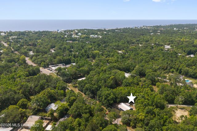 721 Nicholson Avenue, Waveland, MS 39576