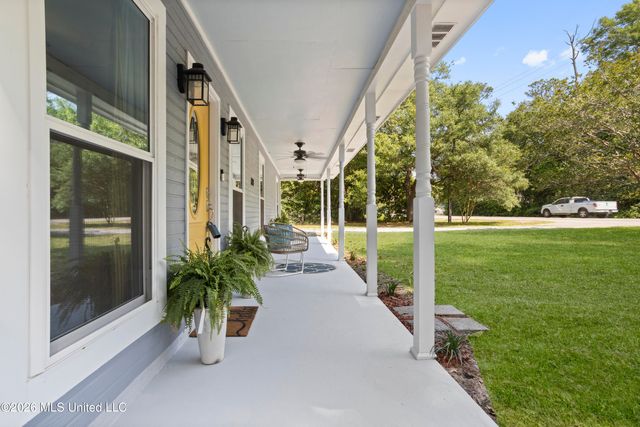 721 Nicholson Avenue, Waveland, MS 39576