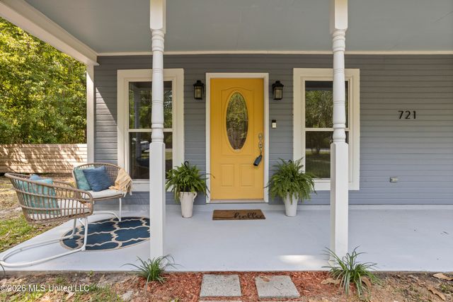 721 Nicholson Avenue, Waveland, MS 39576